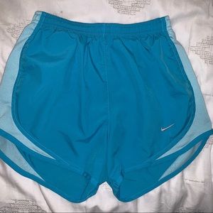 xs nike shorts.